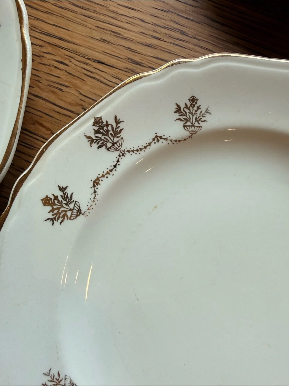Crown Pottery set of 4. Hanging Light Pattern, gold leaf